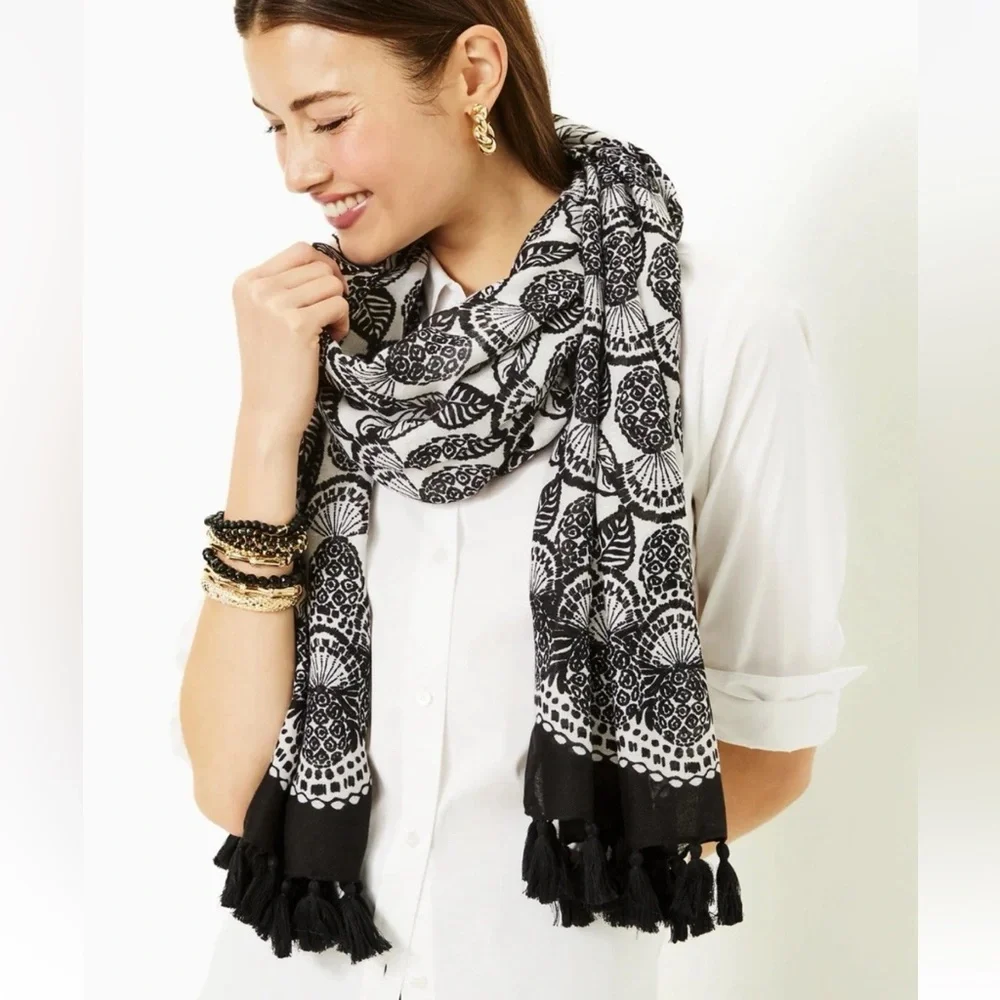 NWT Lilly Pulitzer Pineapple Princess Resort Scarf Black White Tassel